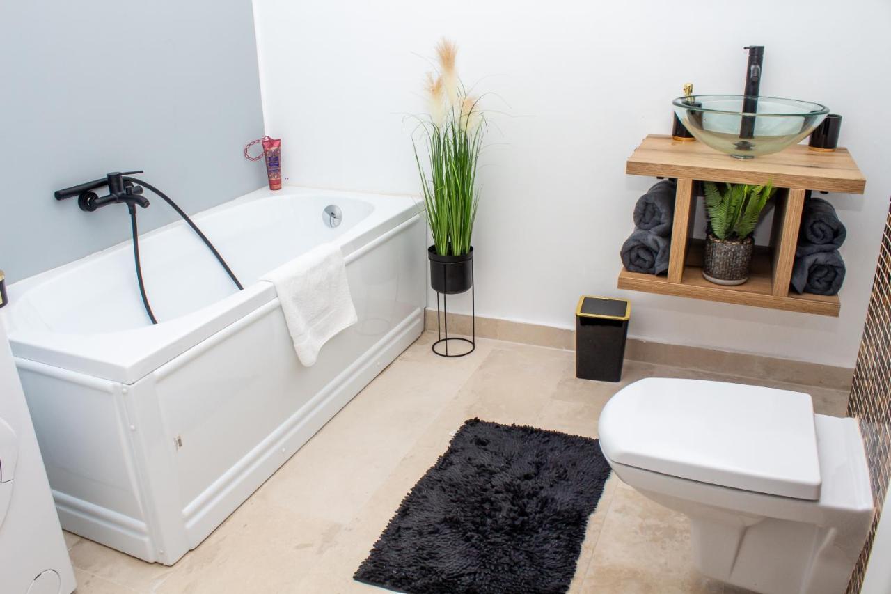 Wings Luxury Suites Cluj Napoca Bagian luar foto